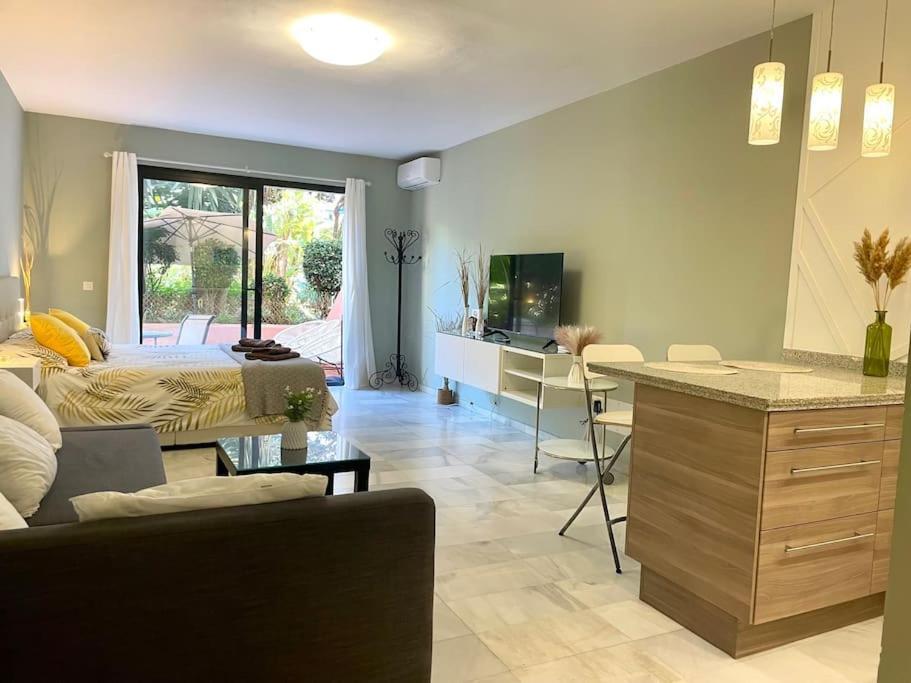 Banus Elegant Modern *
