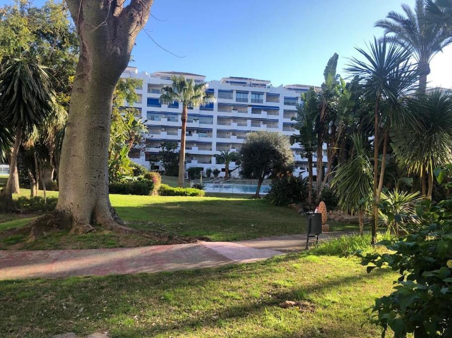 Banus Elegant Modern Apartamento *