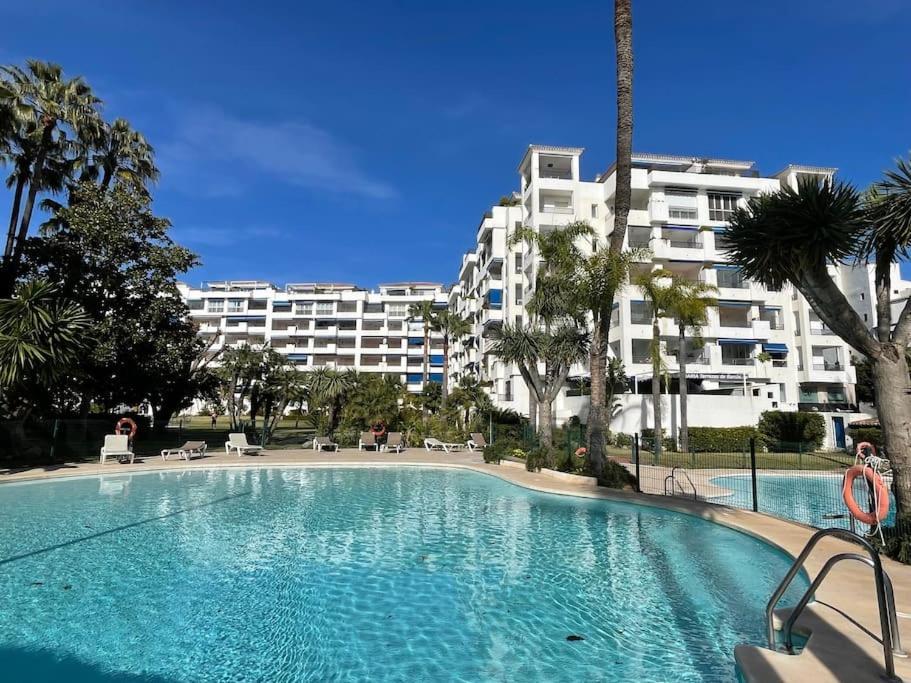 Banus Elegant Modern