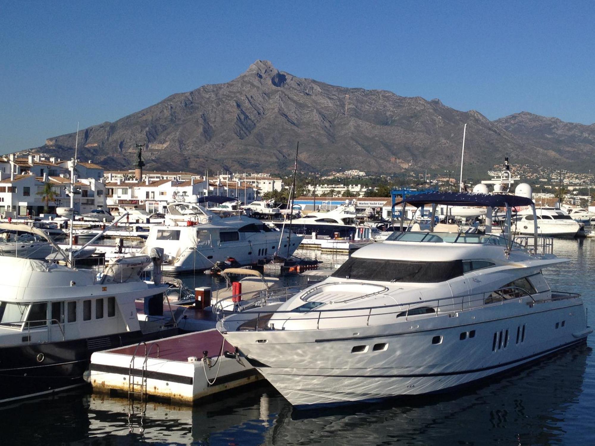 Banus Elegant Modern Apartment *